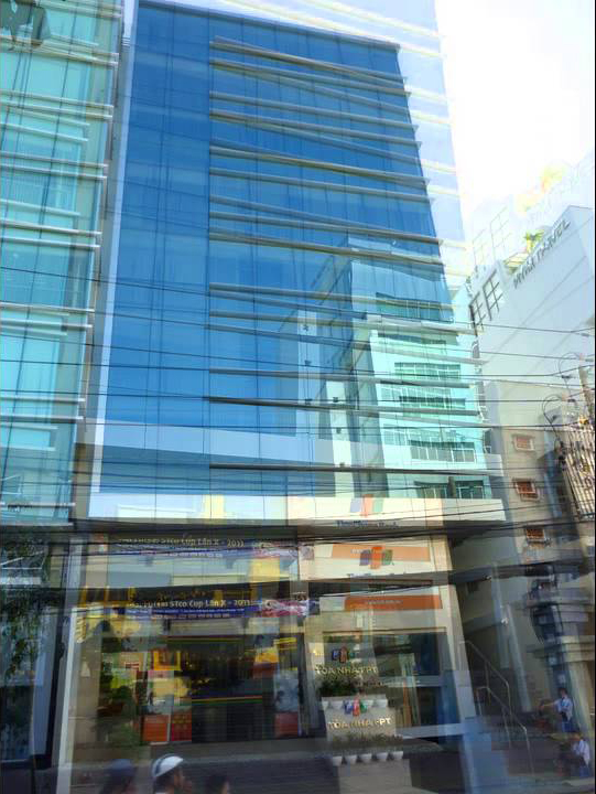 Tòa nhà văn phòng FPT Tower tọa lạc trên mặt tiền đường Nguyễn Đình Chiểu quận 3