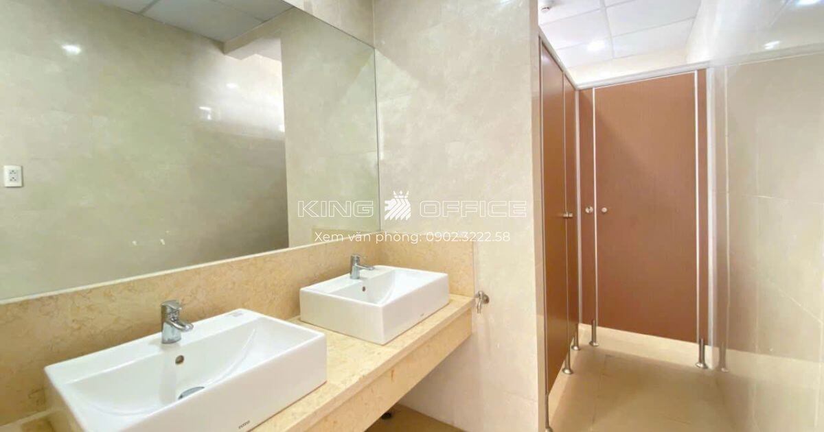 nhà vệ sinh tòa nhà lệ quyên building