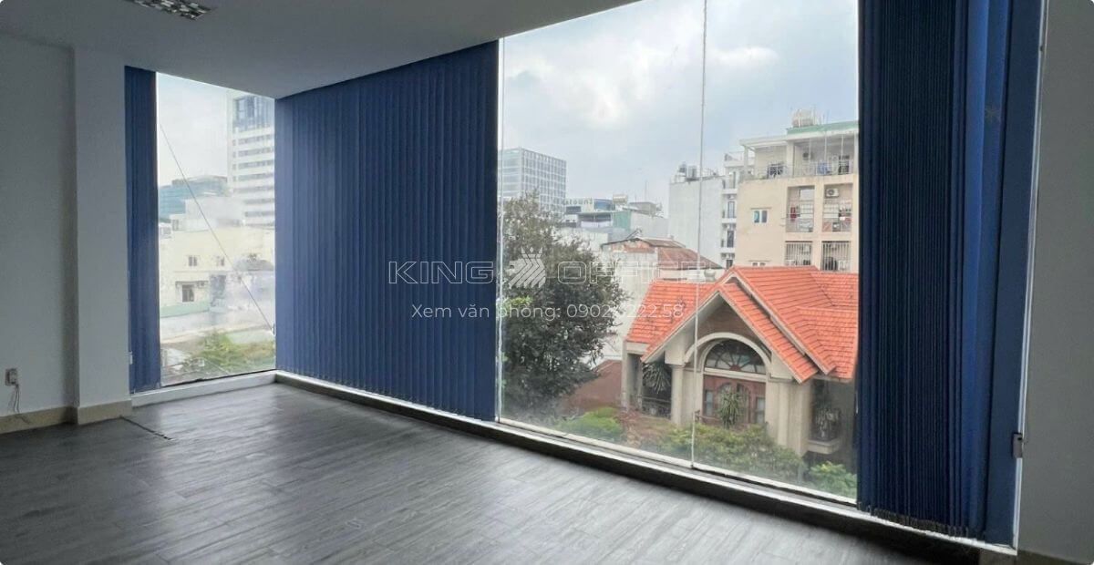 Không gian mặt kính văn phòng Phat Land Office Tân Bình