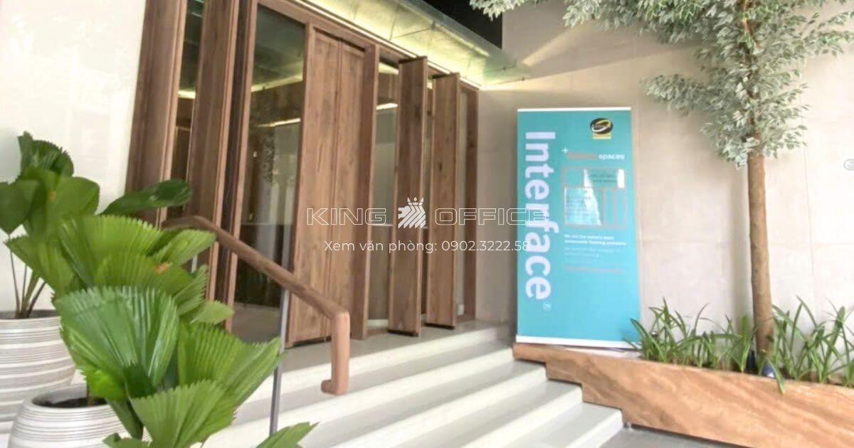 Mặt trước tòa nhà Phương Tower Quận 1