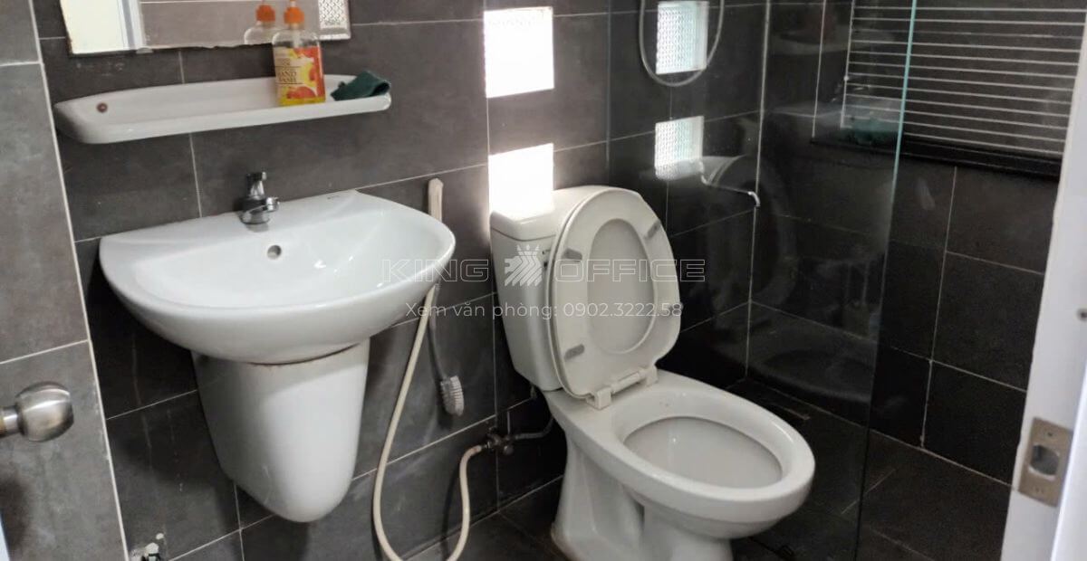 Nhà vệ sinh Hồng Loan Building Tân Bình