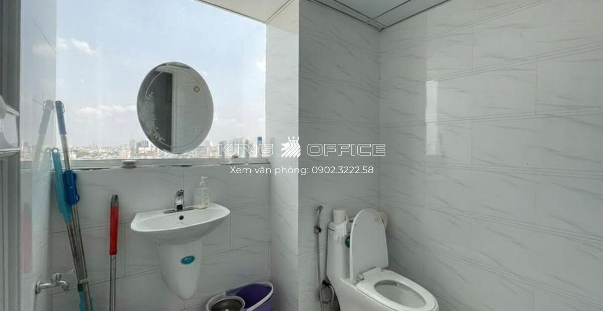 WC tòa nhà Ereka Center Building - 17 Hồ Bá Kiện, Phường 15, Quận 10