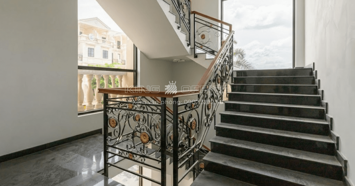 Cầu thang bộ tòa nhà Park Hills Palace Gò Vấp