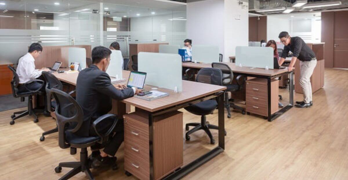 Bố trí bàn làm việc kích thước nhỏ văn phòng chia sẻ