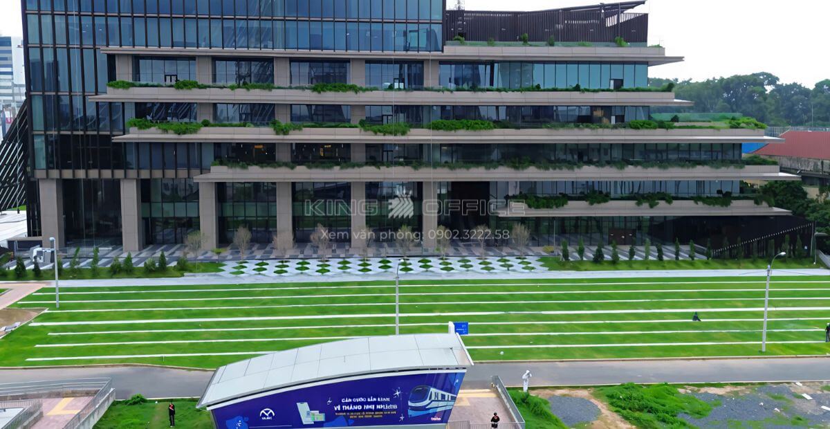 Khu vực bên ngoài tòa nhà Saigon Marina IFC Quận 1