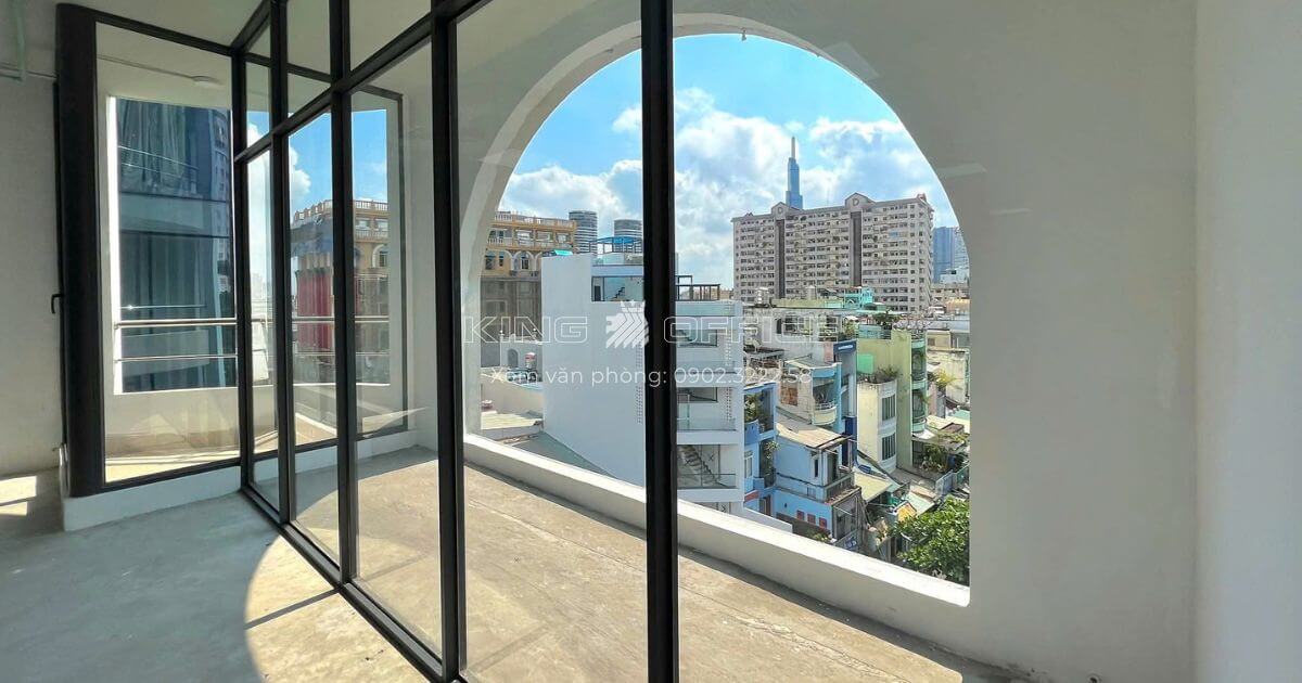 tường kính văn phòng sakura building bình thạnh