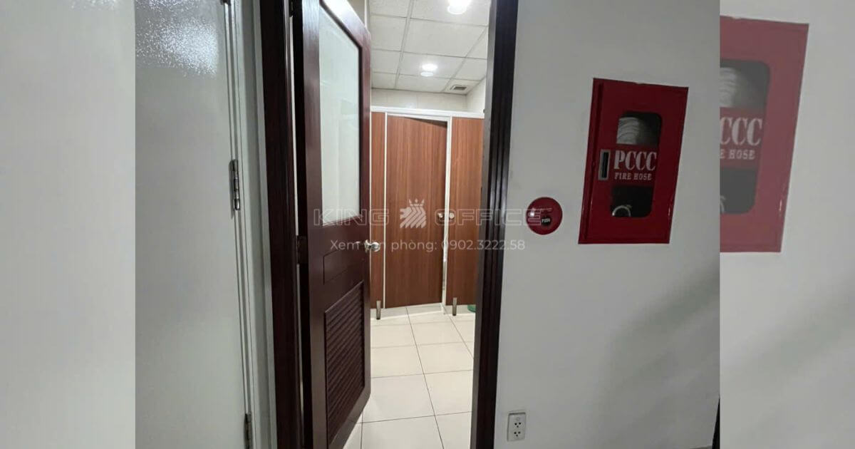 nhà vệ sinh tòa nhà ms vtec shipping tân bình