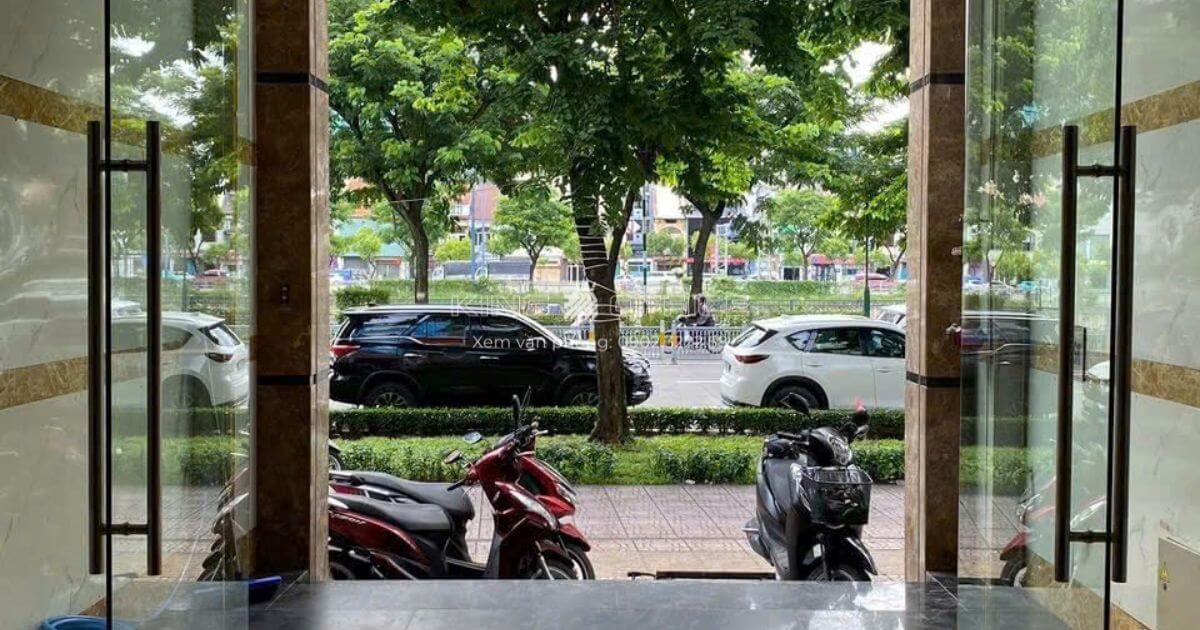 Mặt trước tòa nhà 163 Bến Vân Đồn Quận 4