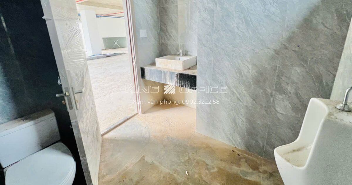 Nhà vệ sinh QA 4 Building Thủ Đức