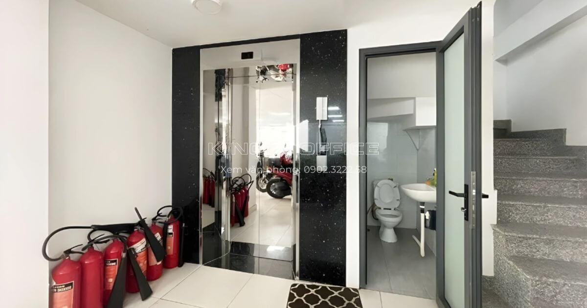 Thang máy và nhà vệ sinh tòa nhà K Office 2 Quận 3