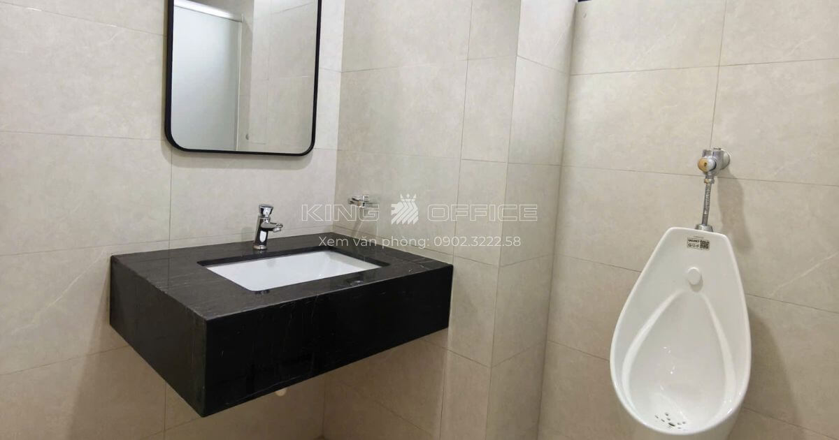 Nhà vệ sinh tòa nhà G8 Building Quận 1